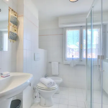 Petit Bijou De 2 Steps From - Happy Apartmán Stresa